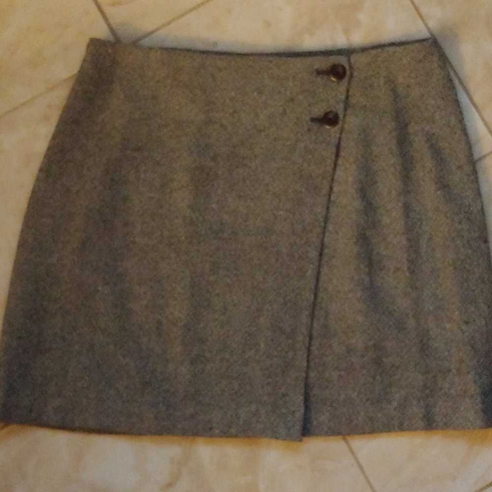 Ladies Skirt, Gray wrap around look SZ 10.